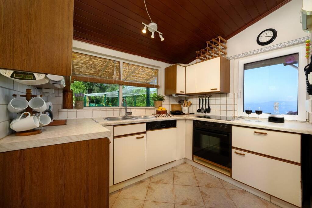 Traditional Seaview Candili